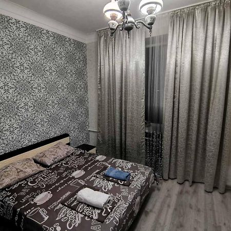 Apartment 2 Bed Rooms Near Aristokrat Zaporizhia Dış mekan fotoğraf